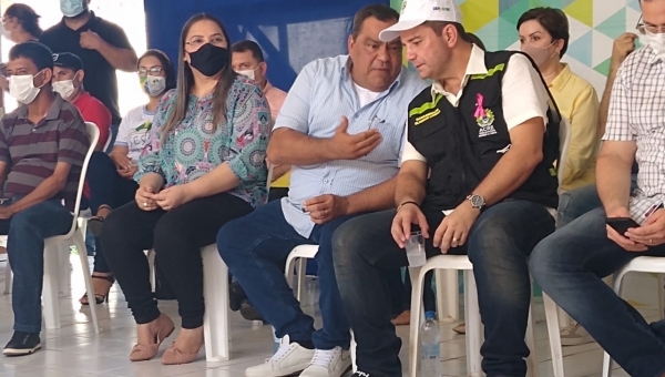 Em Sena, Gladson lança licitação da Ponte do Segundo Distrito e entrega revitalização asfáltica da Estrada Mário Lobão